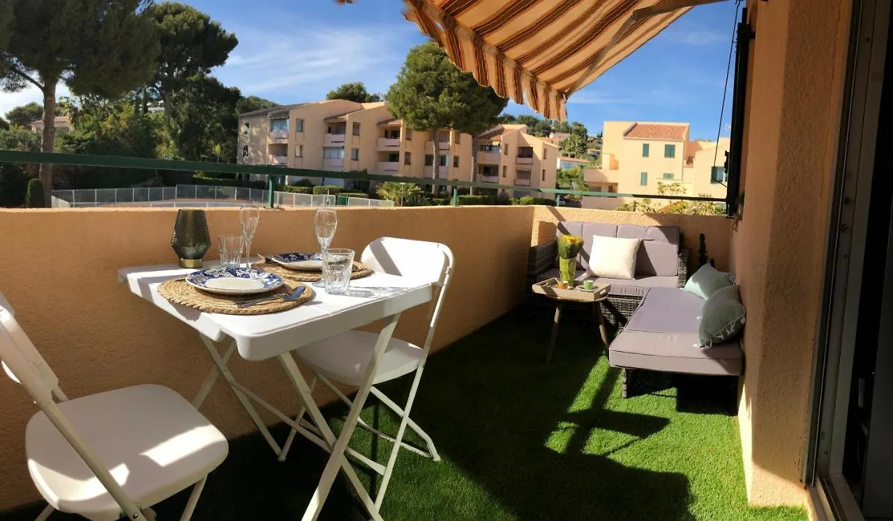 Studio Avec Terrasse Et Piscine Bandol