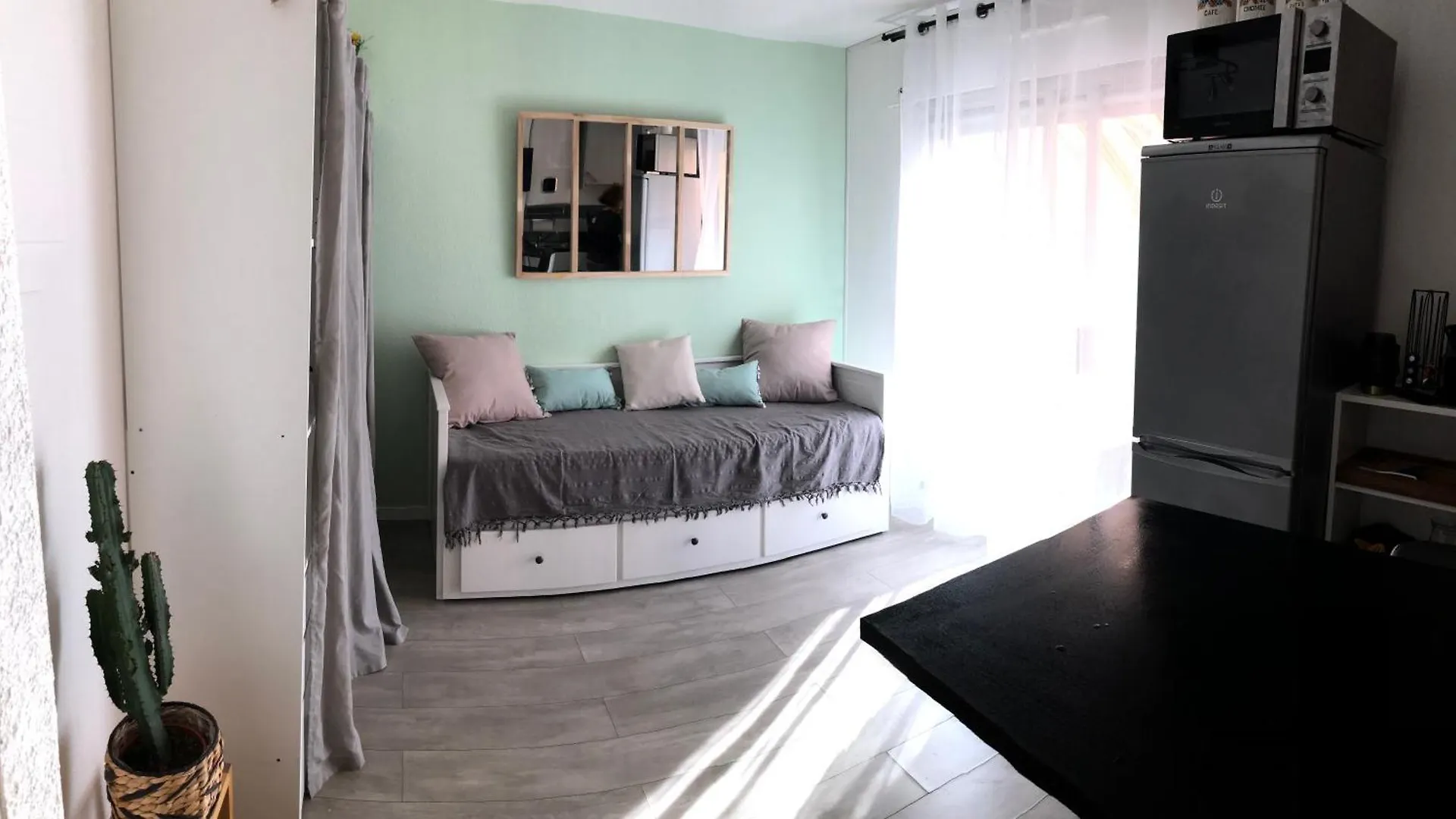 Studio Avec Terrasse Et Piscine Bandol France