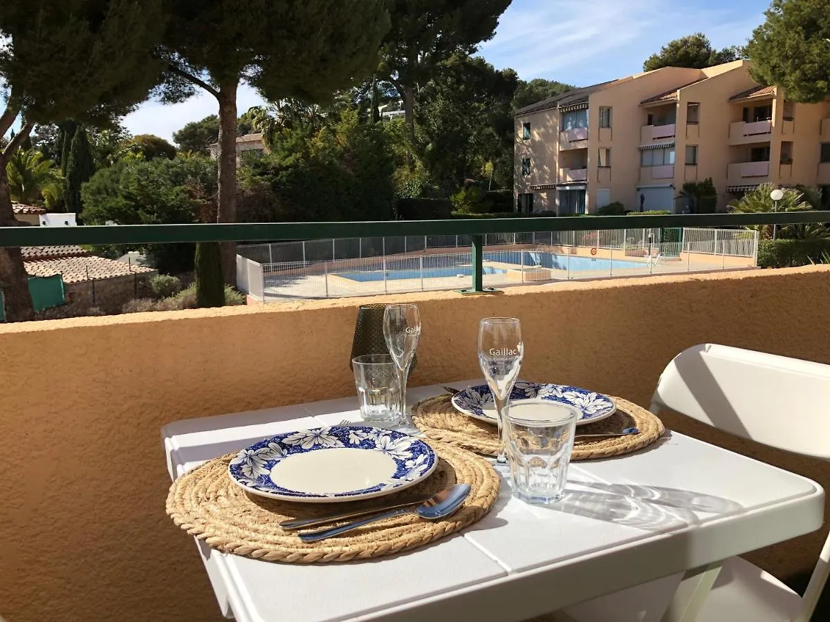 Apartment Studio Avec Terrasse Et Piscine Bandol